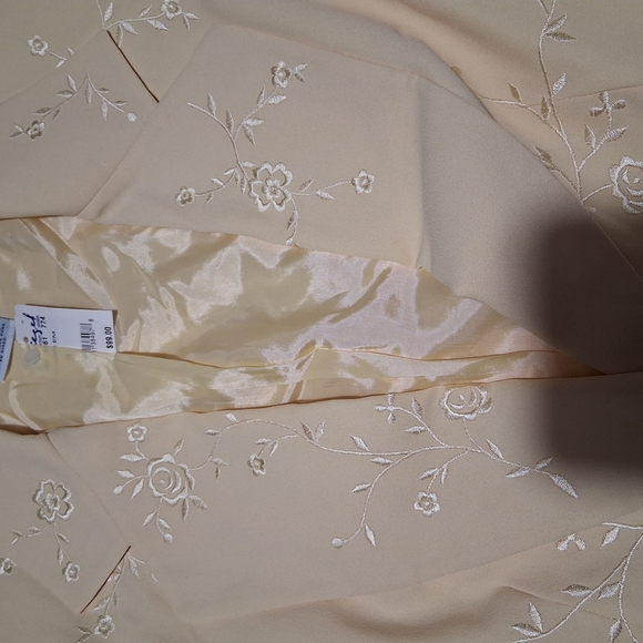 Together Cream Floral Embroidered Blazer - Picture 7 of 9